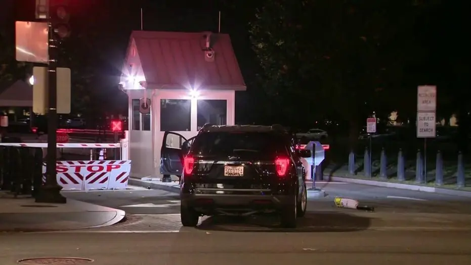 car-rams-white-house-barricade-secret-service400774