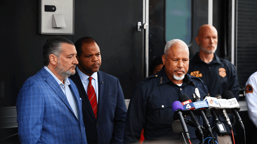 daniel-comeaux-eric-johnson-greg-abbott-1441430