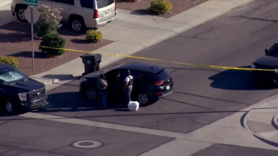 ice-agents-standoff-in-avondale-001301615