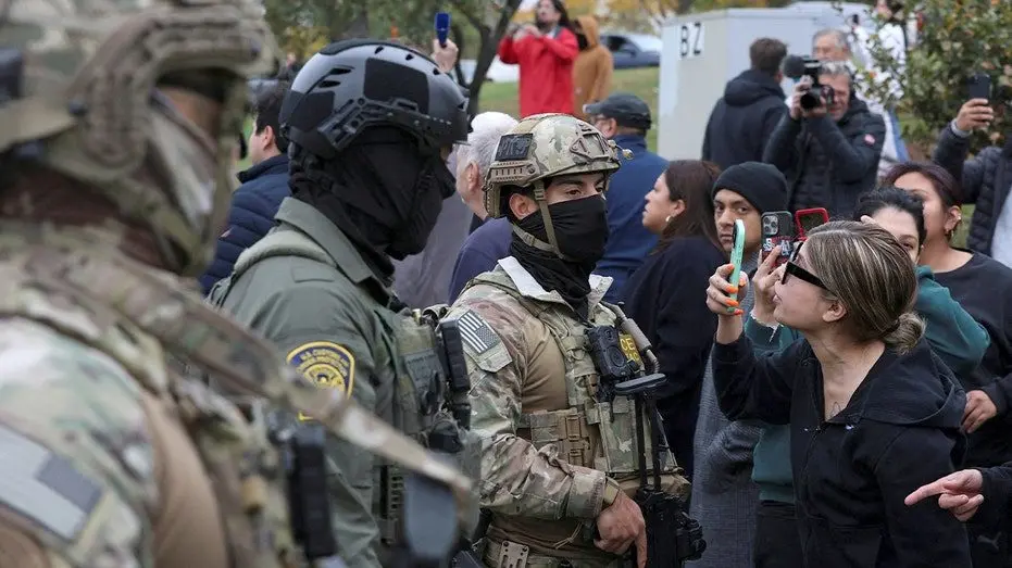 illinois-immigration-protest-clash-law-enforcement-1394428