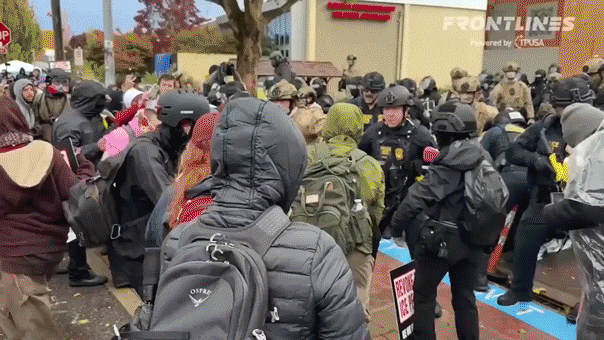 protesters-clash-with-federal-agents-in-portland956365