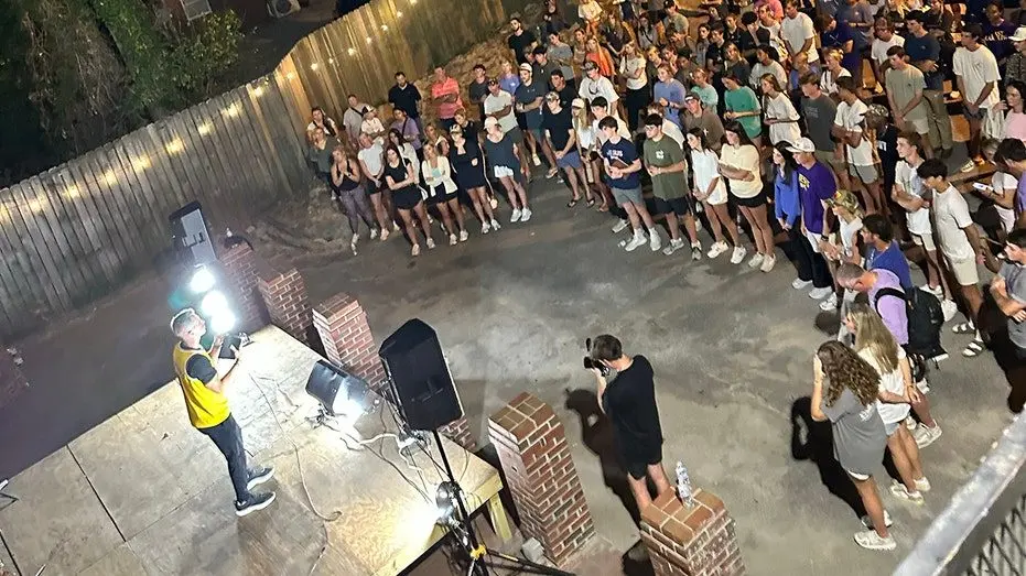 college-fraternity-christianity-faith-doug-elks_03373696