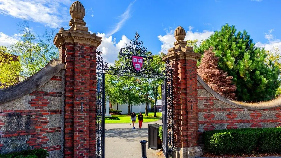 harvard-gate-entrance583668