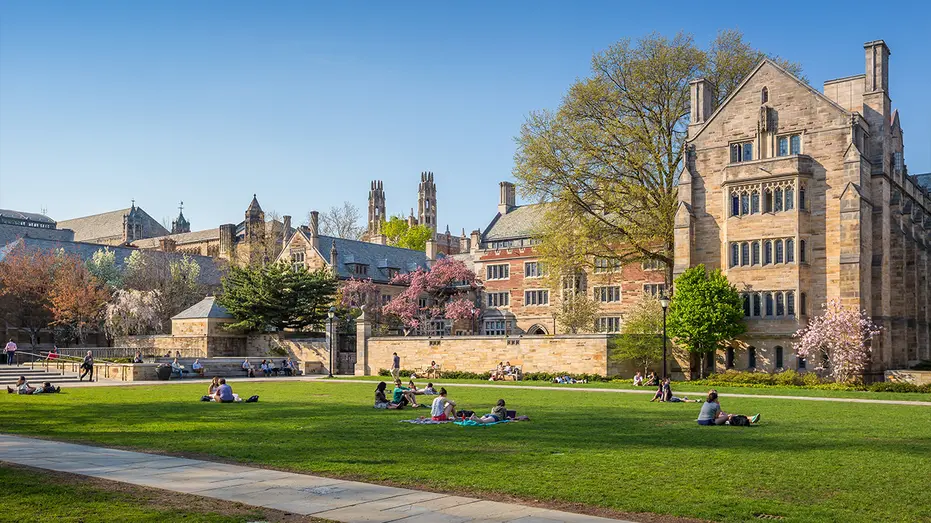 yale-university-campus-3795324