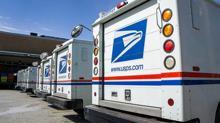 usps-trucks373581