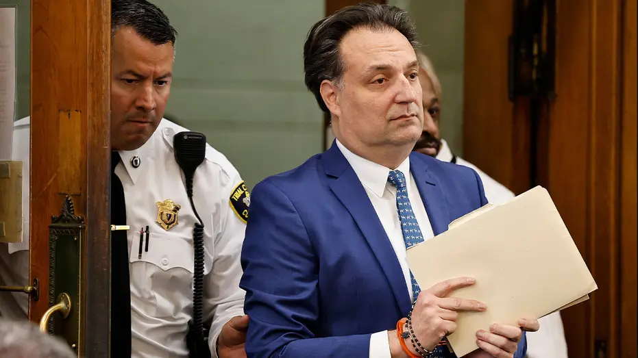 brian-walshe-in-court-with-folders840306