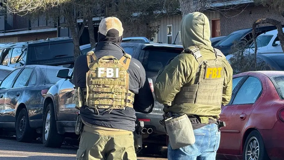 fbi-ice-raid-denver_02131540