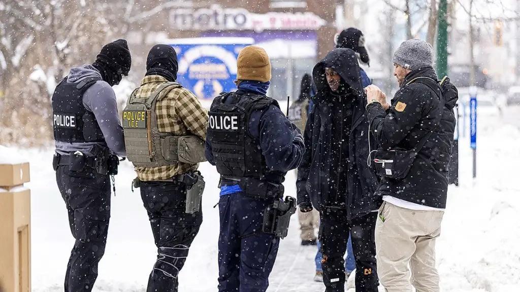 ice-agents-minnesota-hilton497123