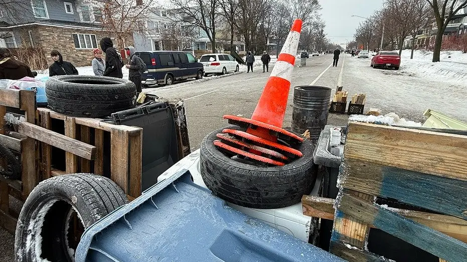 Minneapolis ICE shooting agitators set up camp, barricade roads as schools, businesses close in city on edge