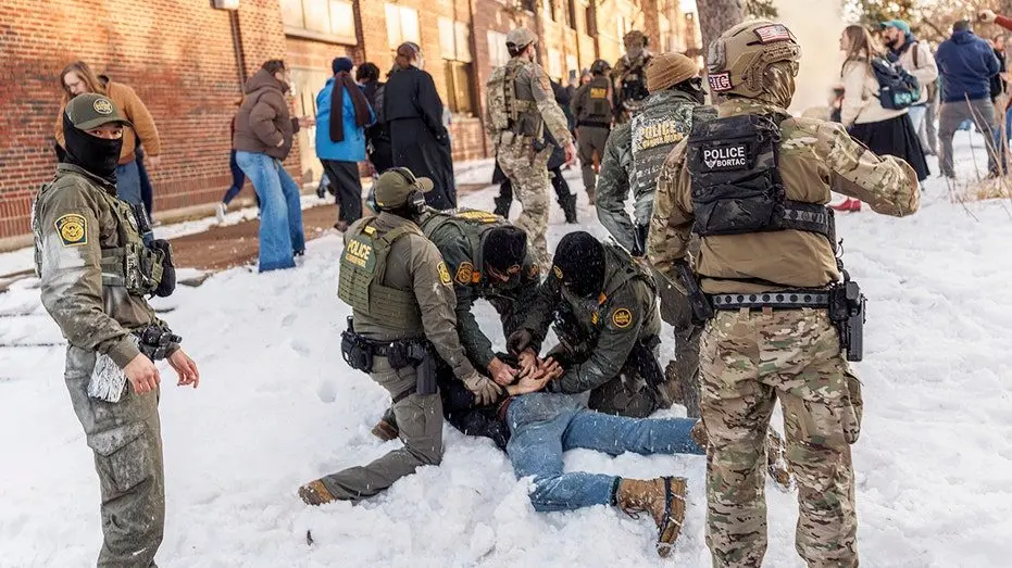 minneapolis-arrest-outside-high-school311393