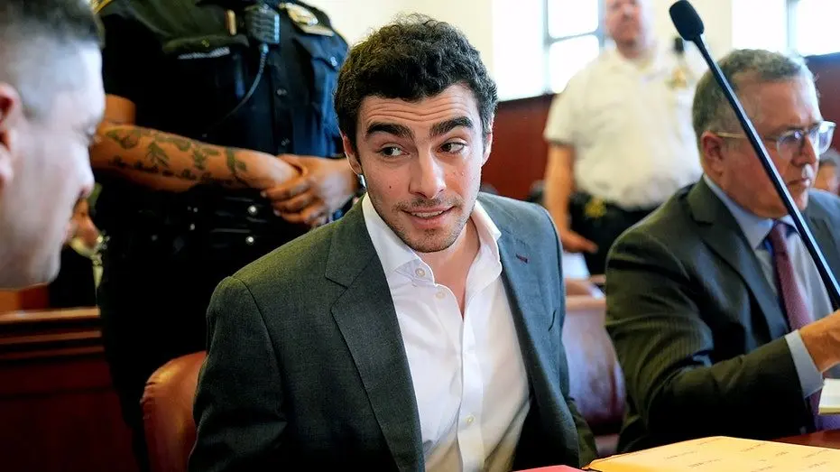 luigi-mangione-new-york-murder-trial_01120674