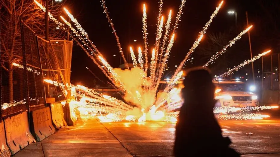 minneapolis-federal-building-protest-fireworks-1890051
