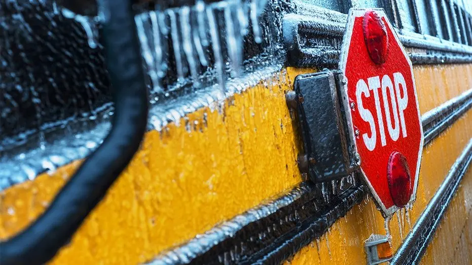 school-bus-ice770801