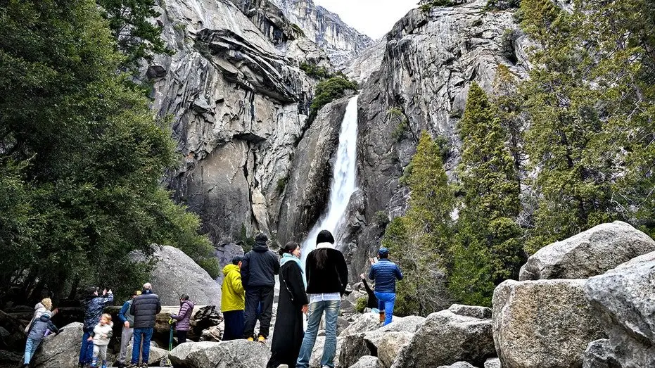 yosemite-national-park-bridalveil-falls530159