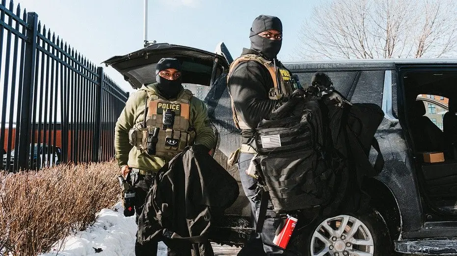 ice-immigration-protests-federal-agents_03350977