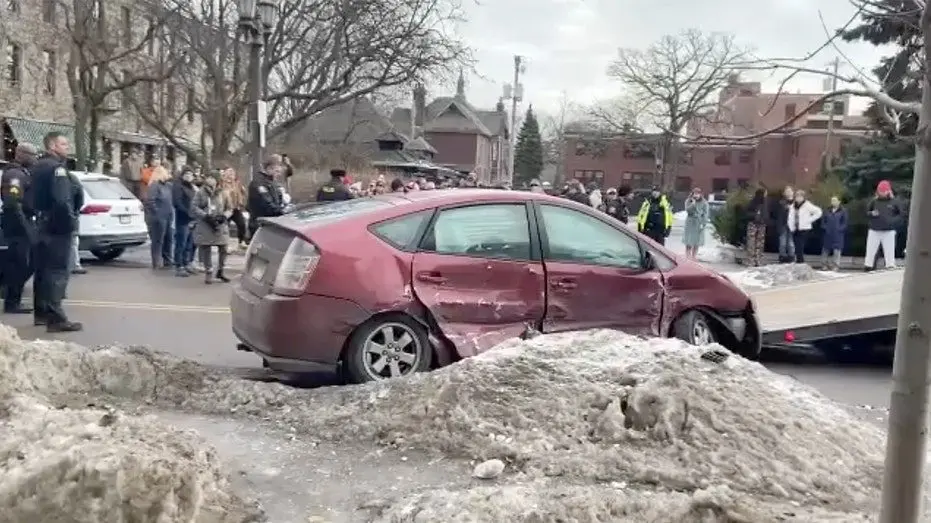 mn-ice-car-crash-2284052