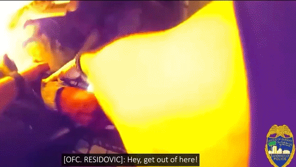 police-helps-woman-out-of-burning-car970355