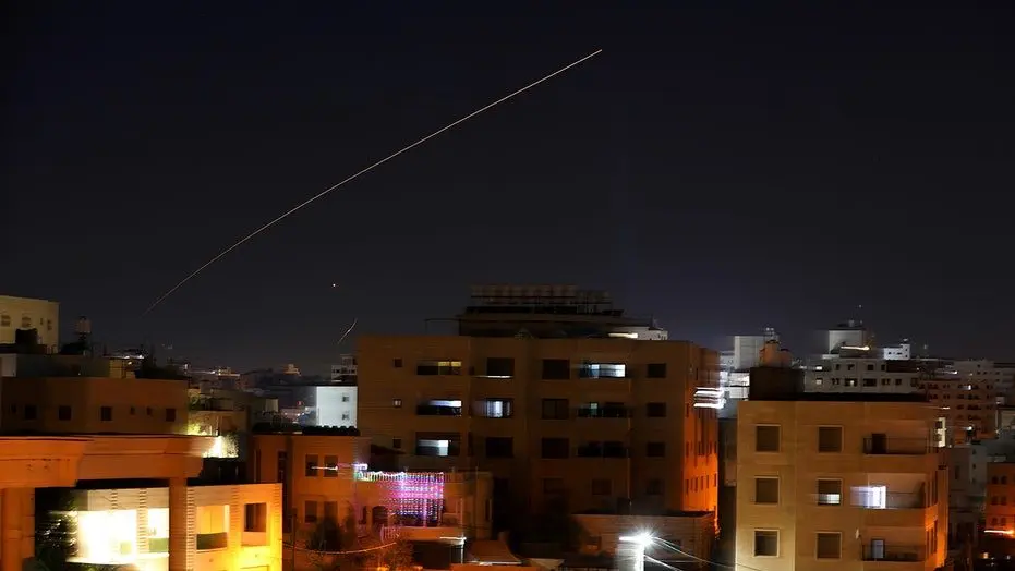 iranian-missiles-targeting-israel-blaze-across-sky-over-hebron456872