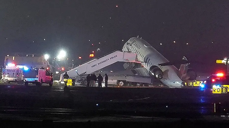 laguardia-plane-crash-fire-truck406176