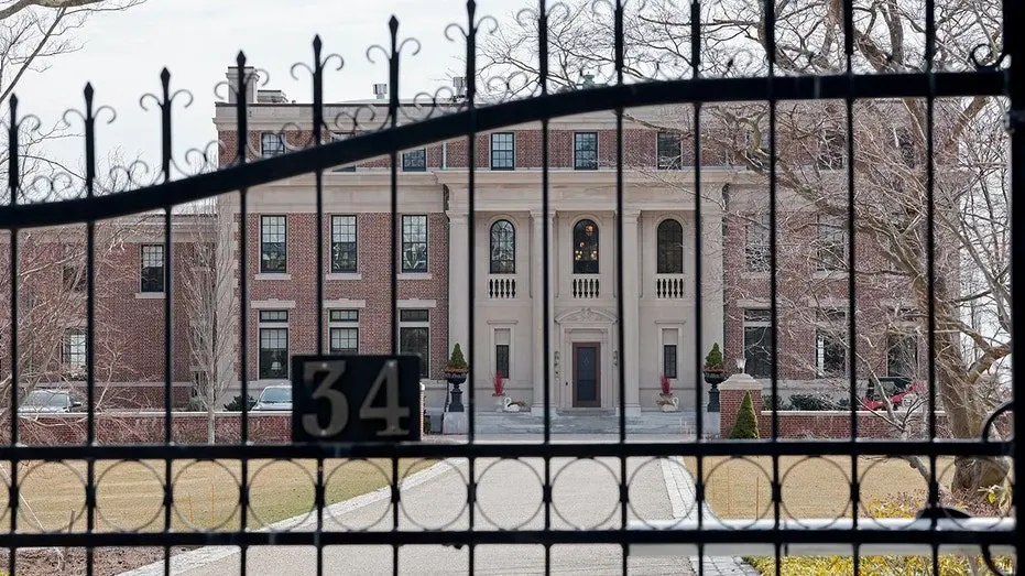 massachusetts-home-invasion-mansion_0266251