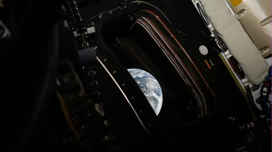 earth-view-artemis-moon2861922