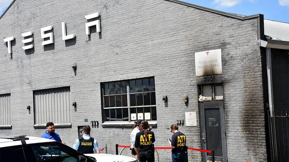 tesla-new-orleans-arson-atf-investigation-molotov-cocktail898354