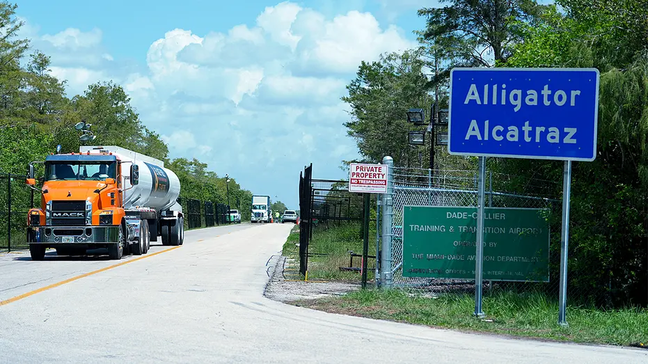 alligator-alcatraz-migrants-guard-abuse-florida397100