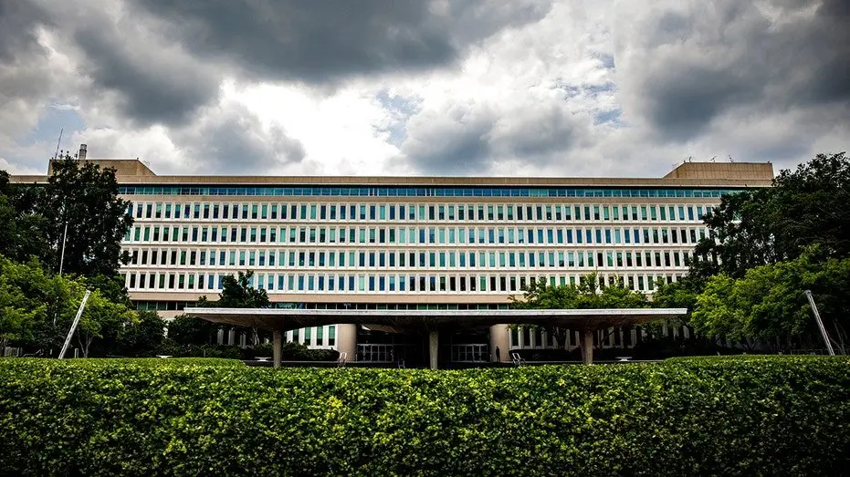 central-intelligence-agency-headquarters-exterior101119