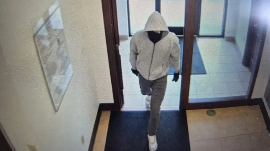 Two Kentucky bank employees shot and killed during robbery, police hunting suspect