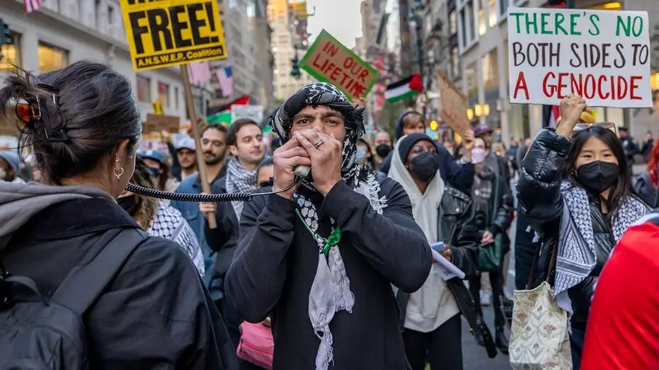 student-teachers-walkout-midtown-manhattan473590