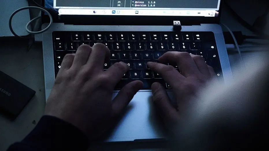 hacker-stealing-info-photo-1513514