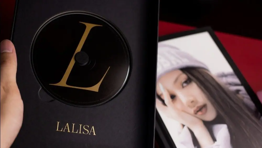 LISA FIRST SINGLE ALBUM LALISA have Package Box + CD + Photobook + Polaroid