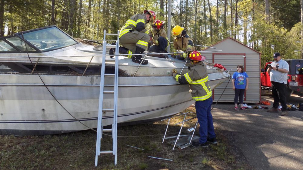 pl-training-4-w-boat-and-people