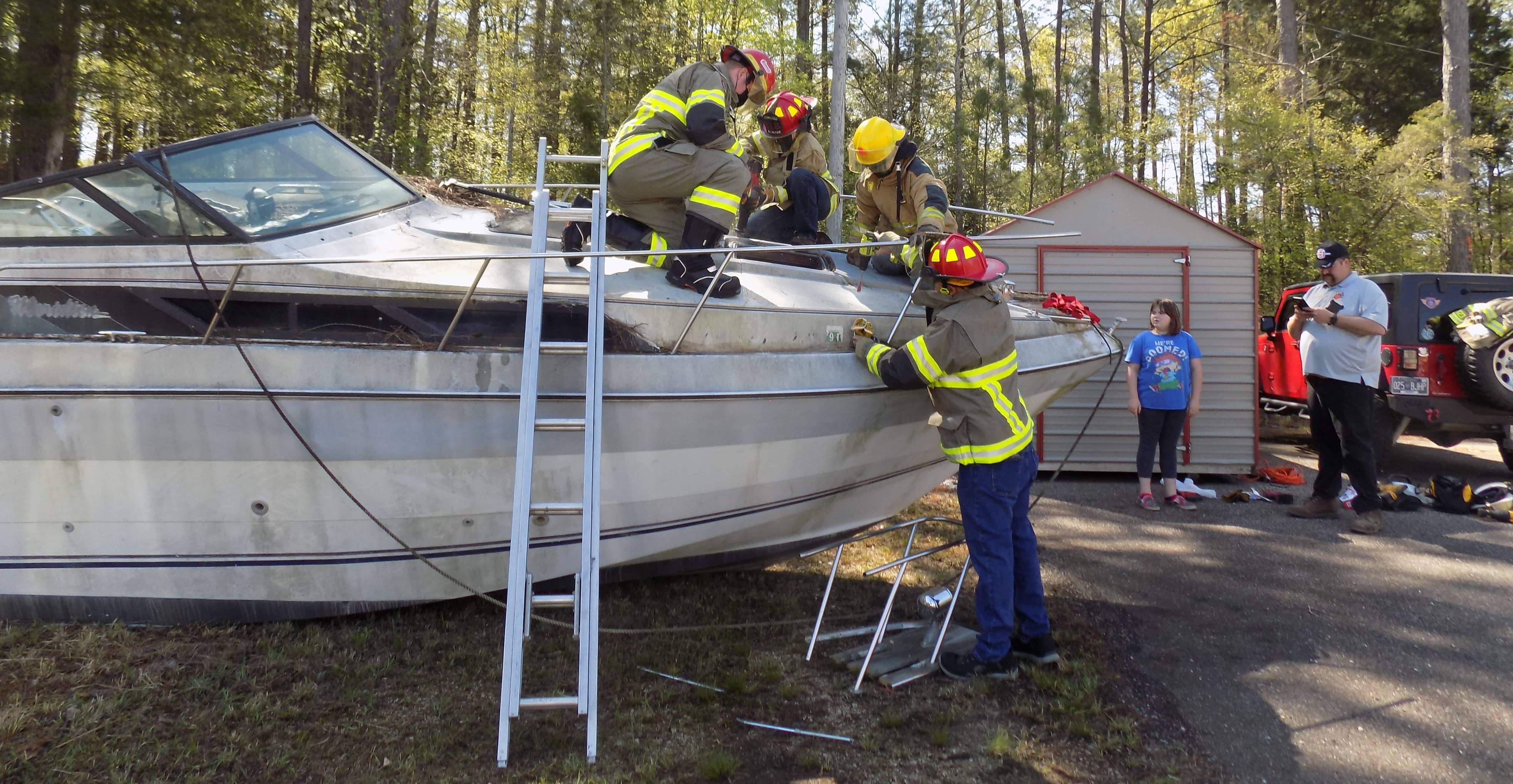 pl-training-4-w-boat-and-people