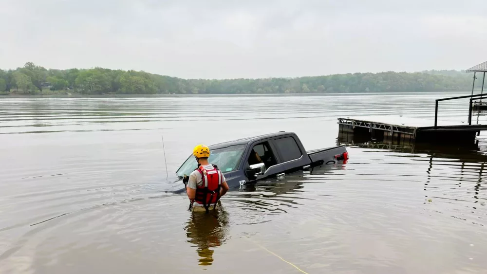 callow-truck-in-water