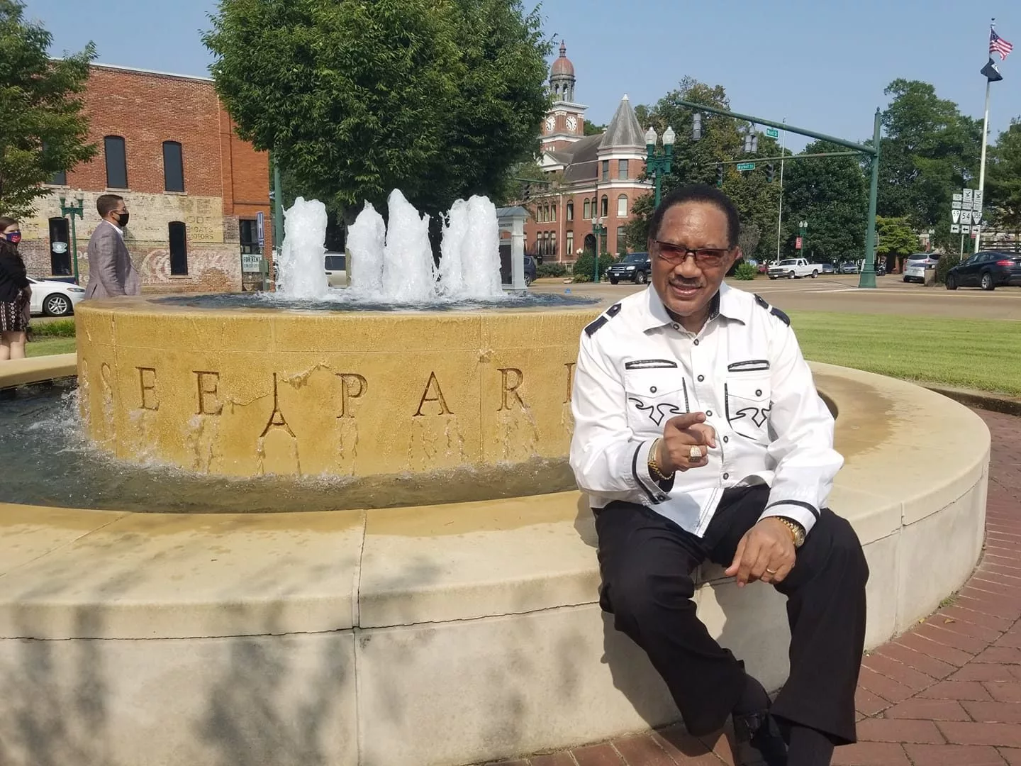 bobby-jones-at-fountain