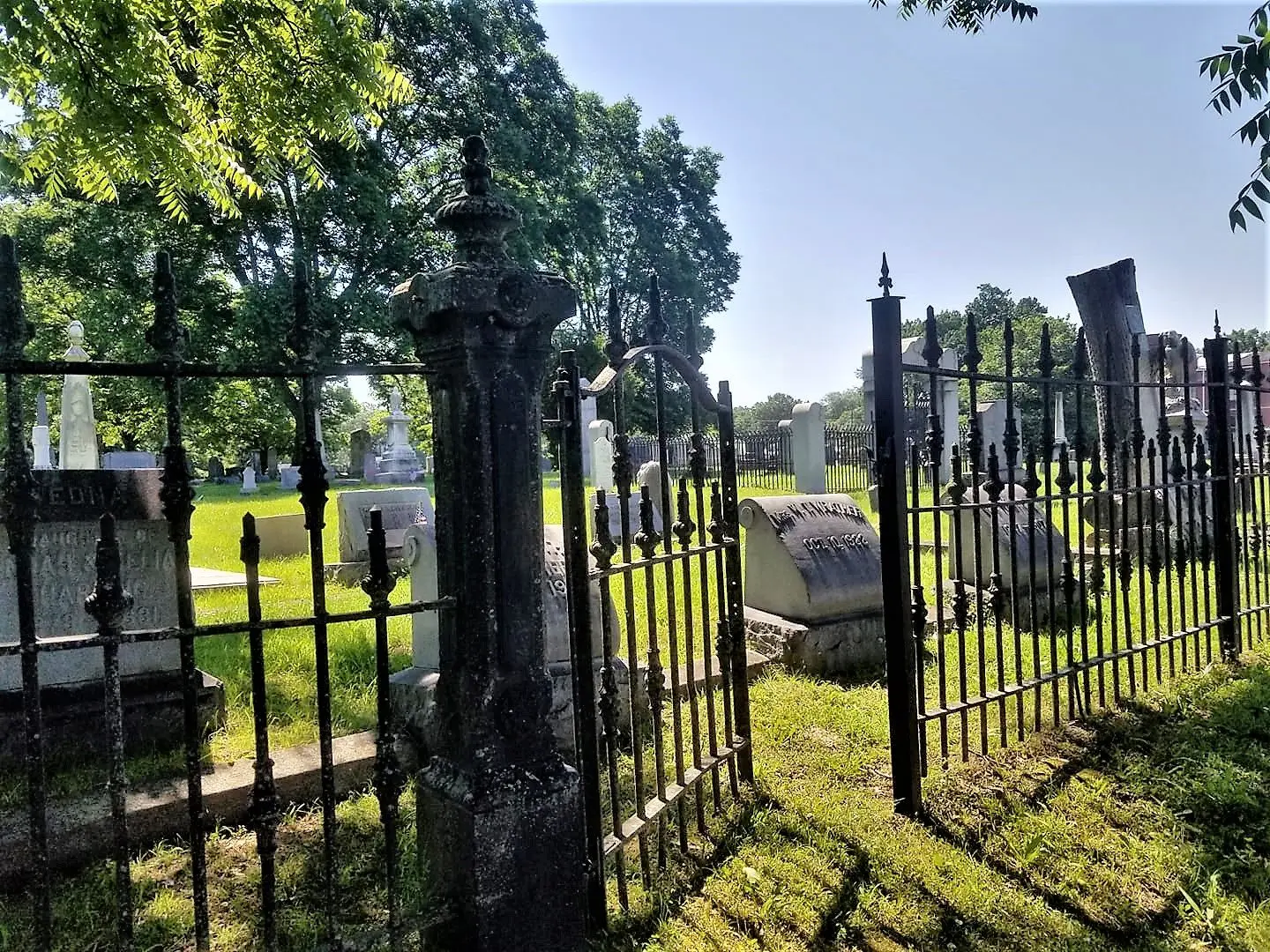 city-cemetery-gate-open