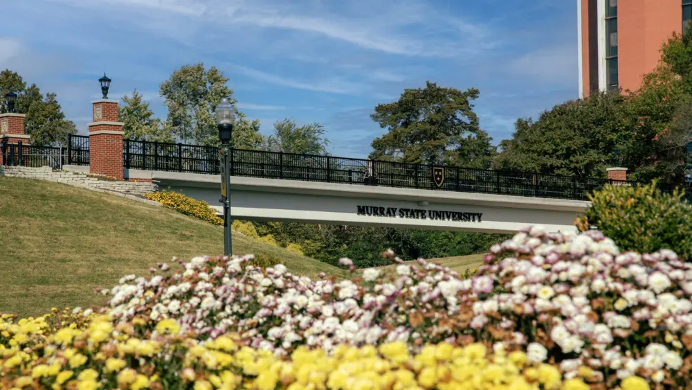 murray-state-w-flowers