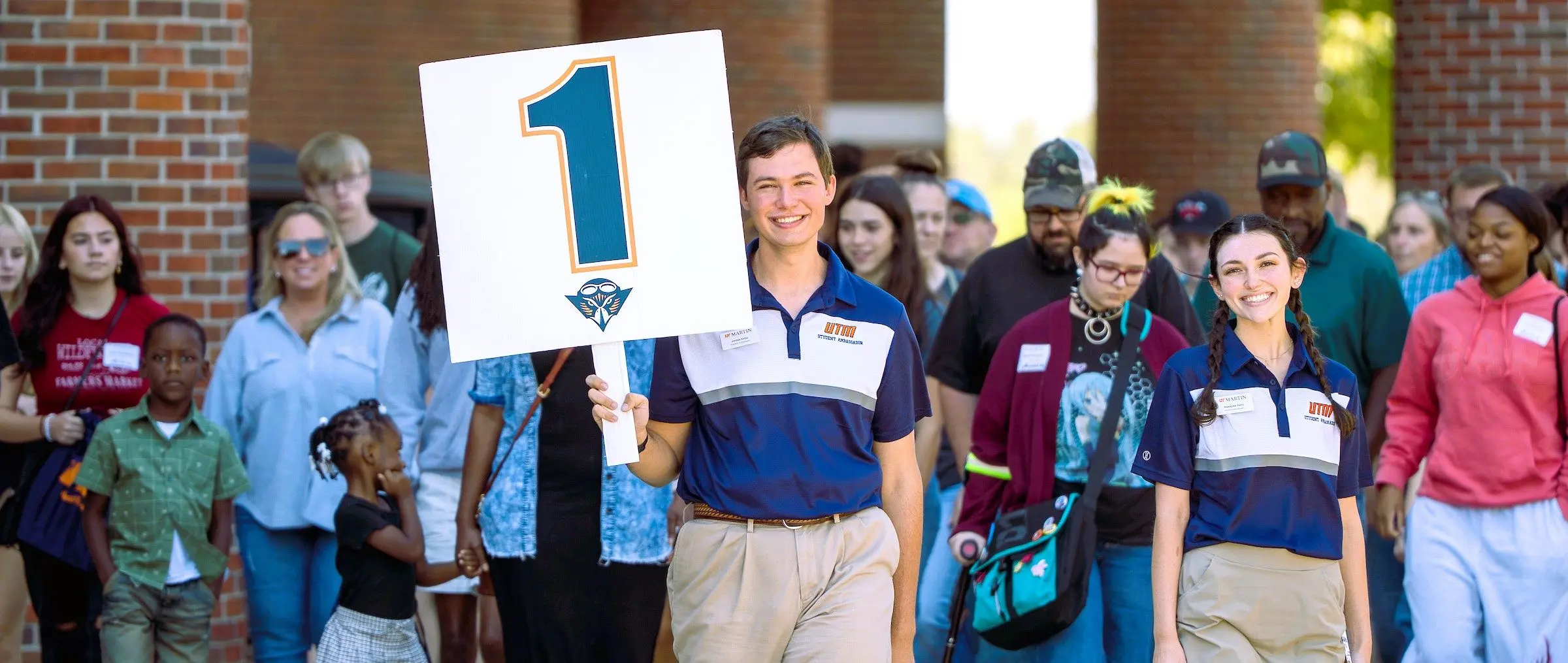 utm-preview-day-with-two-students