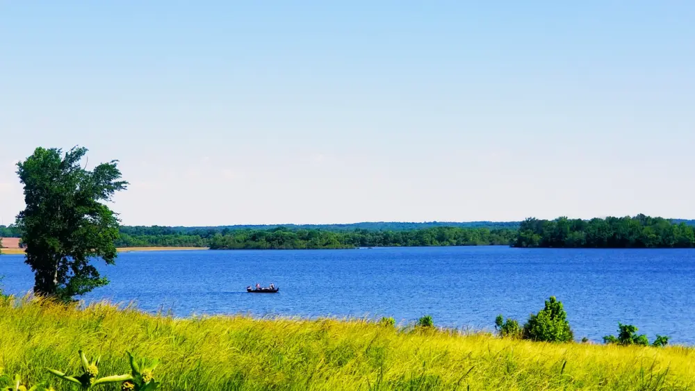 refuge-boat-in-water