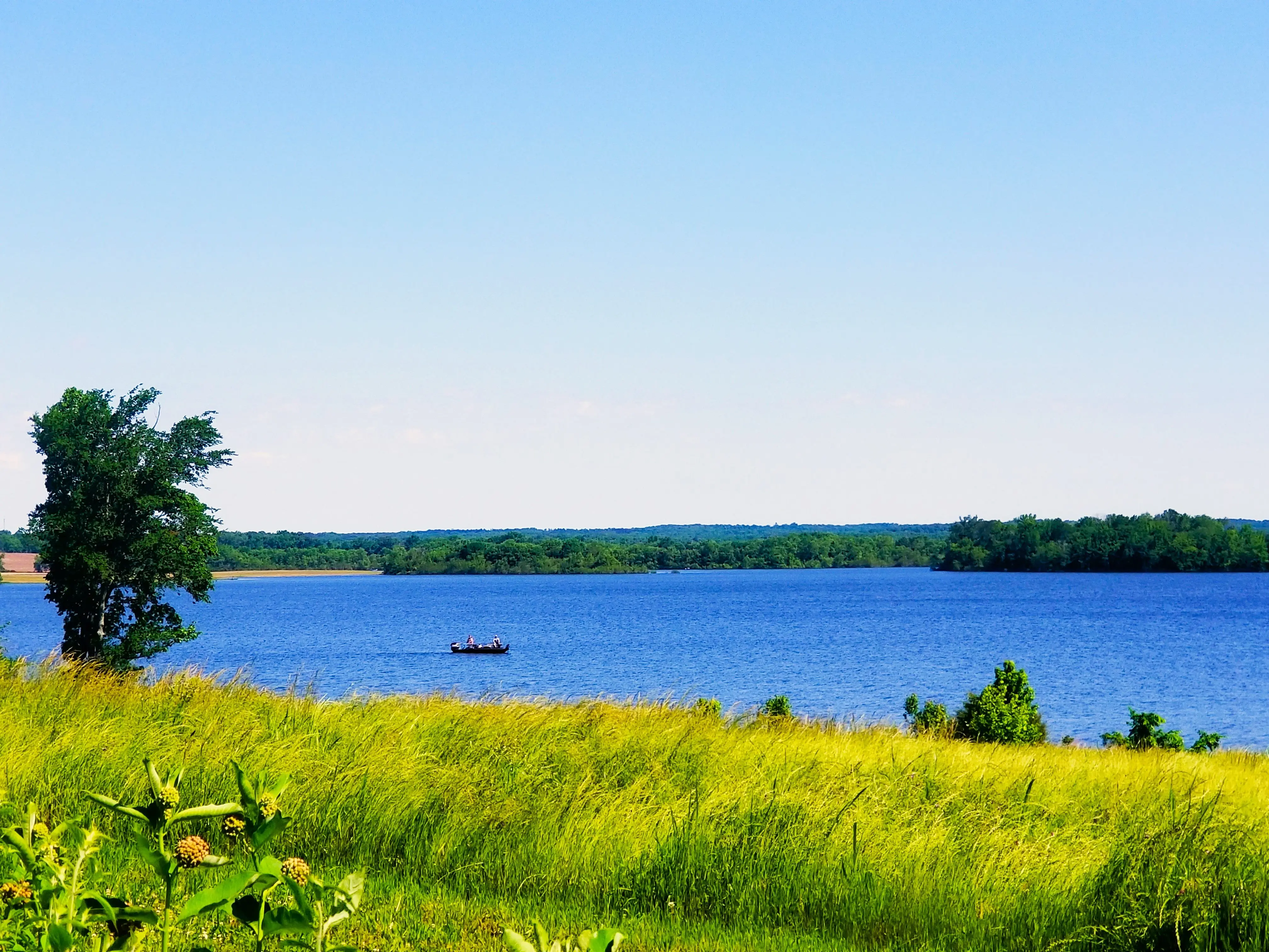 refuge-boat-in-water
