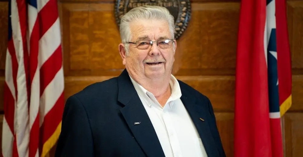 dell-carter-w-flag-2