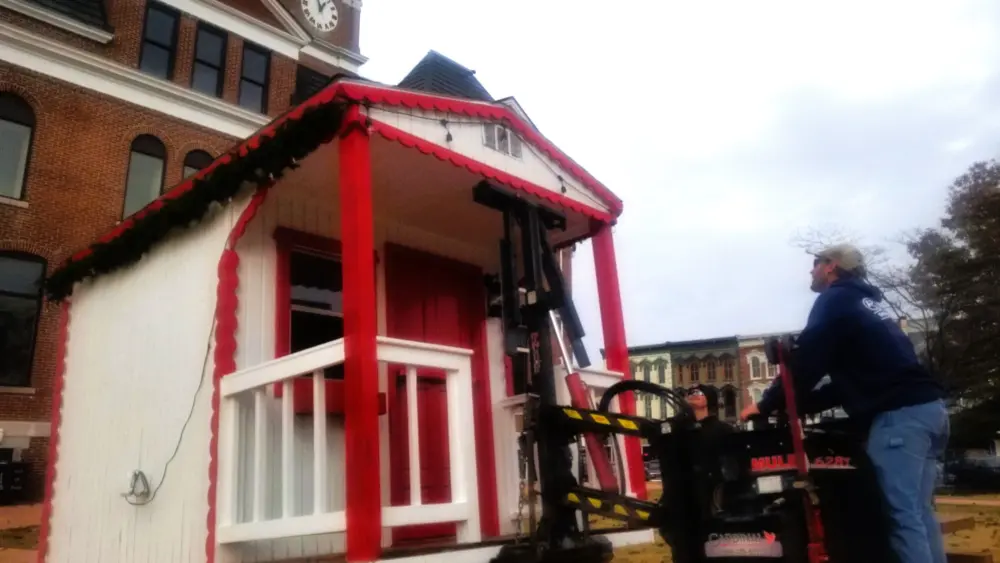 santa-house-both-hunter-sam