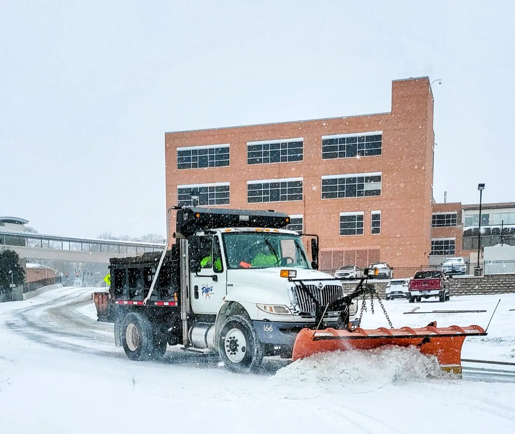 city-paris-plow-behind-hospital