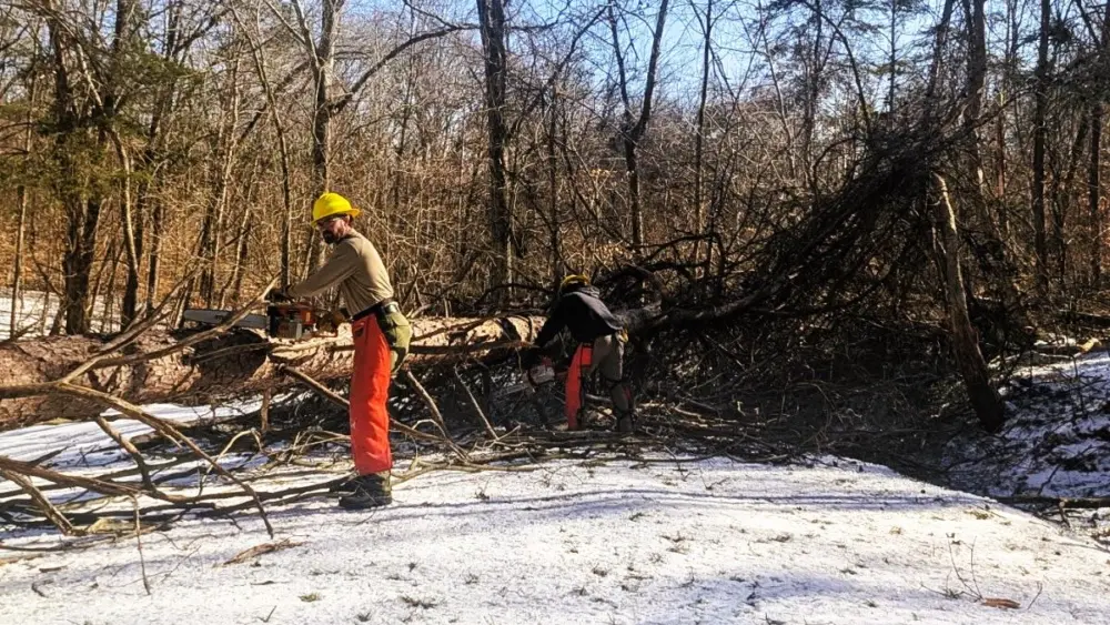 darren-webb-and-dalton-grathwell-helping-with-ice-storm