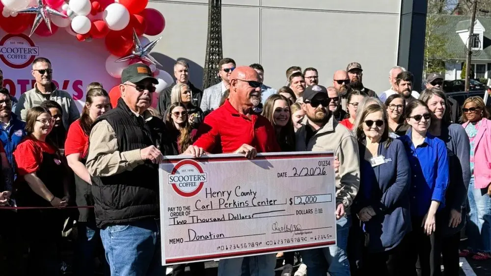 scooter-ribbon-cutting-by-chamber