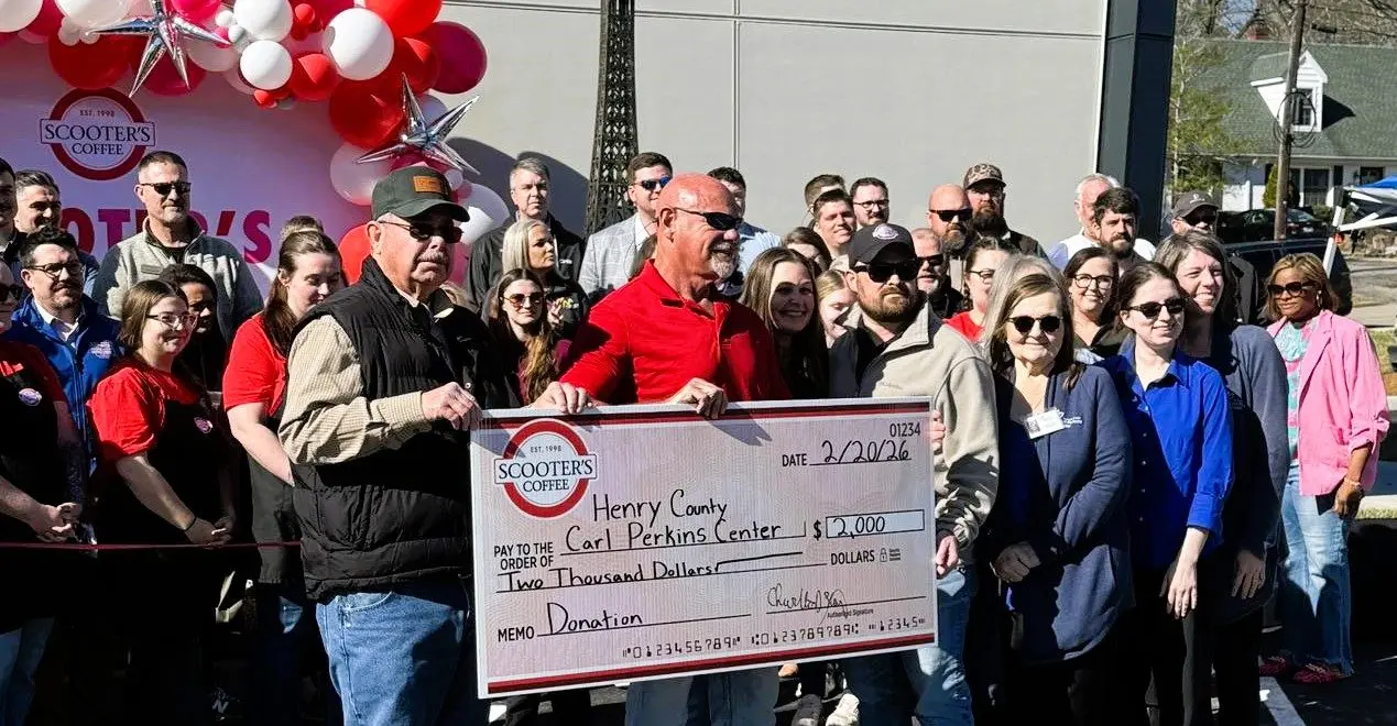 scooter-ribbon-cutting-by-chamber