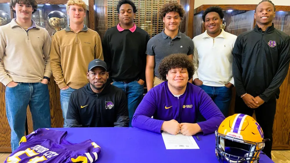 buckley-signs-with-bethel-2