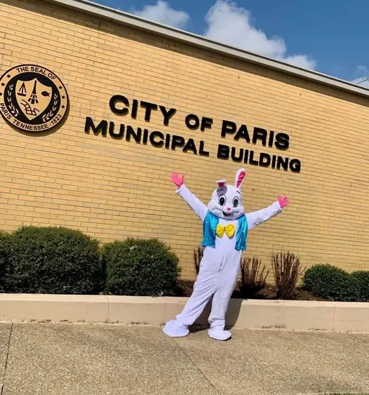 easter-bunny-at-city-hall-2
