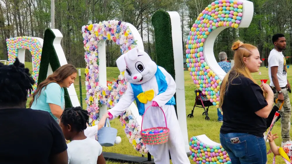 hunt-easter-bunny-at